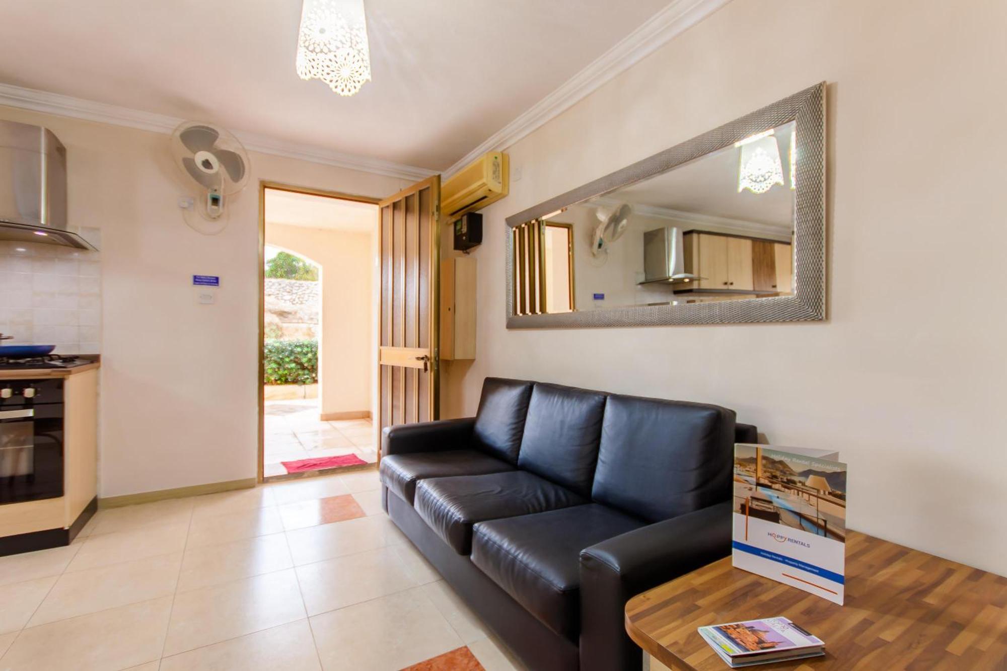 Villa & Pool Apartments In Mellieha Bay Exterior photo